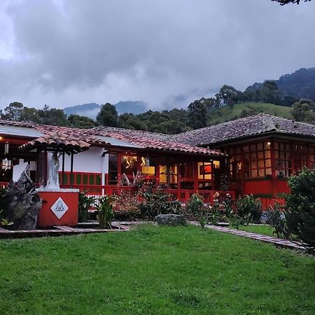 סאלנטו Ecohotel Pinohermoso Reserva Natural מראה חיצוני תמונה